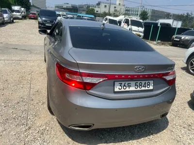 Hyundai Grandeur 2014, 168818 км, за 2625.71 USD