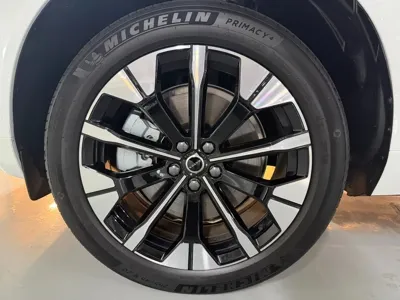 Volvo XC60 2026, 3085 км, за 41354.86 USD