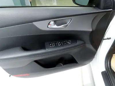 Kia K3 2021, 76351 км, за 9189.97 USD - фото 14