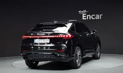 Audi Q5 2025, 8863 км, за 52185.9 USD