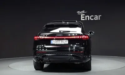 Audi Q5 2025, 8863 км, за 52185.9 USD