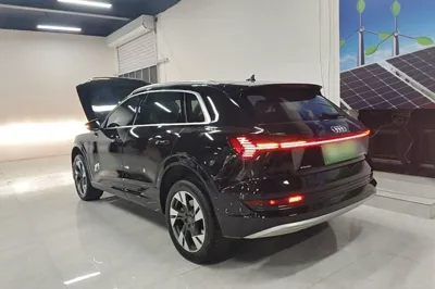 Audi e-tron 2019, 64200 км, за 23165 USD