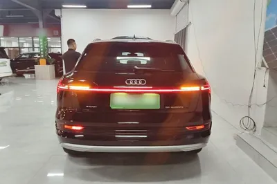 Audi e-tron 2019, 64200 км, за 23165 USD