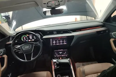 Audi e-tron 2019, 64200 км, за 23165 USD - фото 12