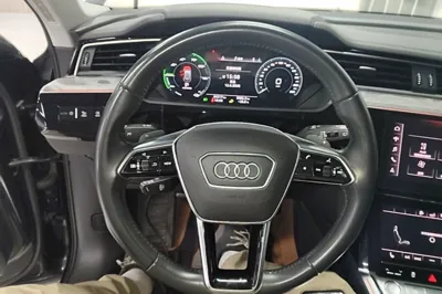 Audi e-tron 2019, 64200 км, за 23165 USD - фото 13