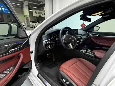 BMW 5 Series 2018, 67000 км, за 17666.37 USD