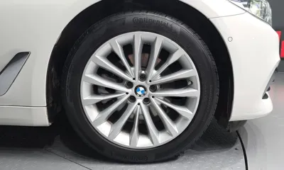 BMW 5-Series 2019, 182802 км, за 12465.54 USD