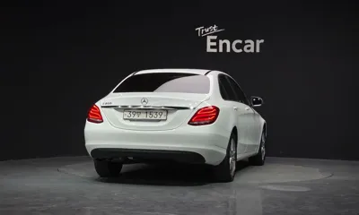 Mercedes-Benz C-Class 2017, 92061 км, за 9686.01 USD