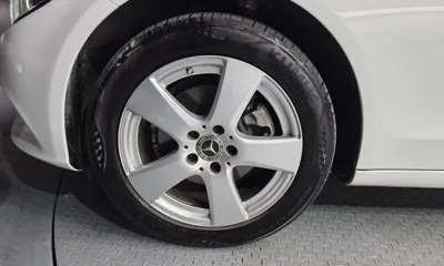 Mercedes-Benz C-Class 2017, 92061 км, за 9686.01 USD