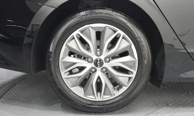 Kia K5 2023, 122645 км, за 12552.89 USD