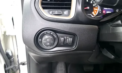 Jeep Renegade 2017, 63271 км, за 7351.98 USD - фото 20