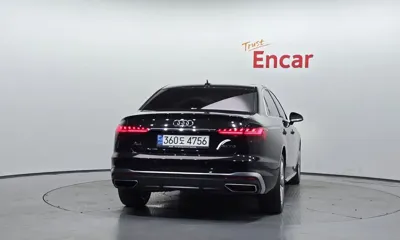 Audi A4 2021, 49593 км, за 16938.12 USD