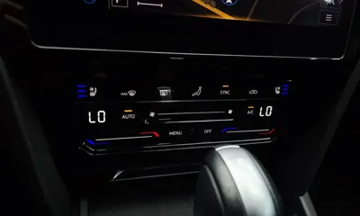 Volkswagen Arteon 2023, 44792 км, за 19711.18 USD - фото 35