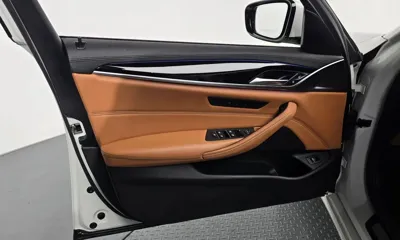 BMW 5-Series 2018, 139909 км, за 11809.11 USD - фото 24