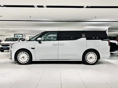 Zeekr 009 2025, 9000 км, за 95618.32 USD