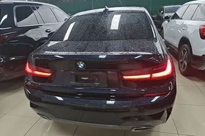 BMW 3 Series 2021, 56000 км, за 25526 USD