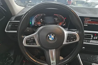 BMW 3 Series 2021, 56000 км, за 25526 USD - фото 18