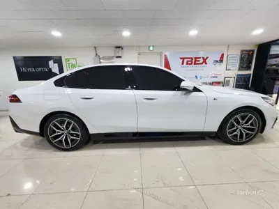 BMW 5-Series 2024, 14000 км, за 36724.3 USD - фото 6