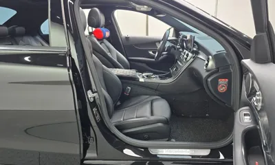 Mercedes-Benz C-Class 2018, 89786 км, за 32821.32 USD - фото 11
