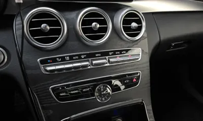 Mercedes-Benz C-Class 2018, 89786 км, за 32821.32 USD - фото 16