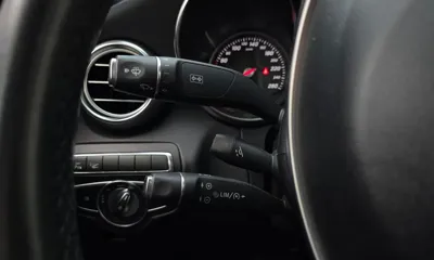 Mercedes-Benz C-Class 2018, 89786 км, за 32821.32 USD - фото 18