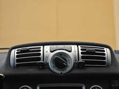Smart Smart Fortwo 2011, 72800 км, за 2652.17 USD - фото 15
