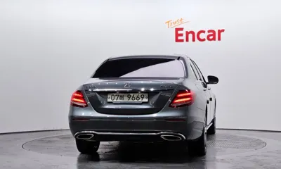 Mercedes-Benz E-Class 2018, 96406 км, за 14469.77 USD