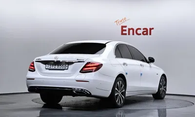 Mercedes-Benz E-Class 2020, 133052 км, за 18476.81 USD