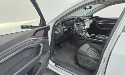 Audi e-tron 2021, 47000 км, за 29402.04 USD - фото 10