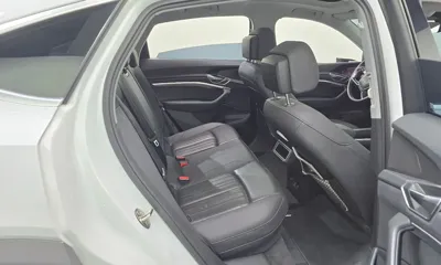 Audi e-tron 2021, 47000 км, за 29402.04 USD - фото 12