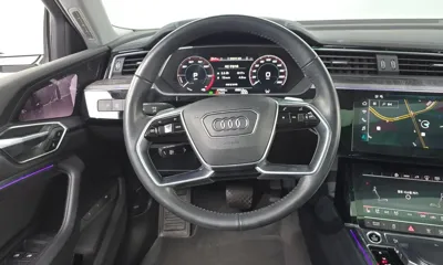 Audi e-tron 2021, 47000 км, за 29402.04 USD - фото 13