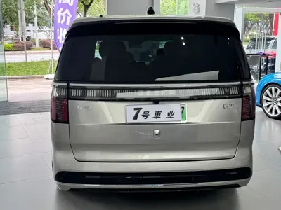 Zeekr 009 2023, 40000 км, за 33813.35 USD