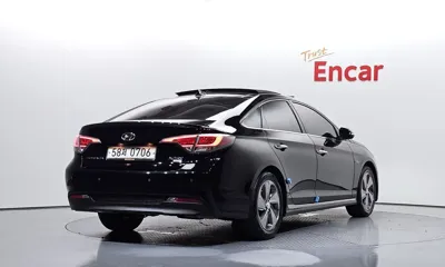 Hyundai Sonata 2016, 145914 км, за 6123.78 USD