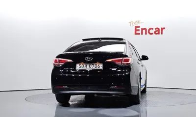 Hyundai Sonata 2016, 145914 км, за 6123.78 USD