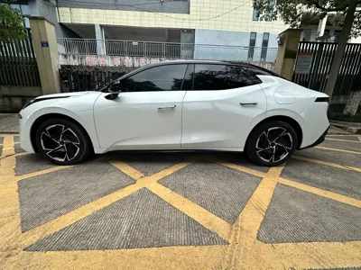 Lynk & Co 07 EM-P 2024, 15000 км, за 12820.35 USD