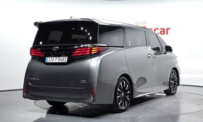 Toyota Alphard 2025, 5590 км, за 79442.57 USD