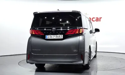 Toyota Alphard 2025, 5590 км, за 79442.57 USD