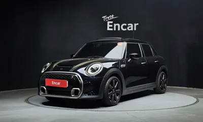 MINI Cooper · 2023 год