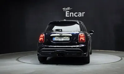 MINI Cooper 2023, 24350 км, за 15633.2 USD