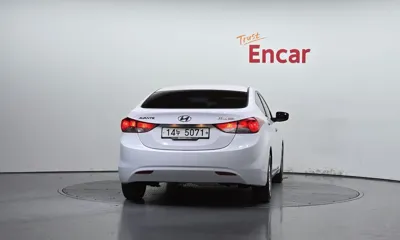 Hyundai Avante 2012, 103911 км, за 2776.31 USD