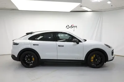 Porsche Cayenne 2023, 33470 км, за 101280.6 USD