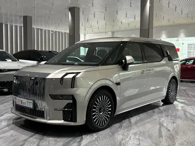 Zeekr 009 · 2023 год