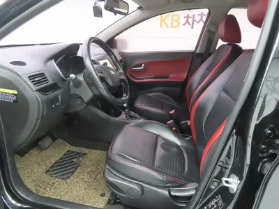 Kia Morning 2016, 107073 км, за 3190.73 USD - фото 8