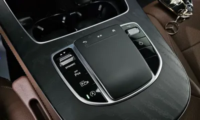 Mercedes-Benz E-Class 2023, 26691 км, за 30786.4 USD - фото 33