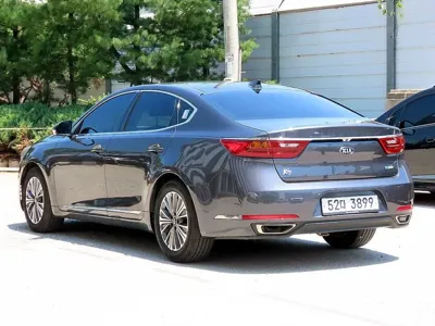 Kia K7 2018, 157384 км, за 7205.19 USD