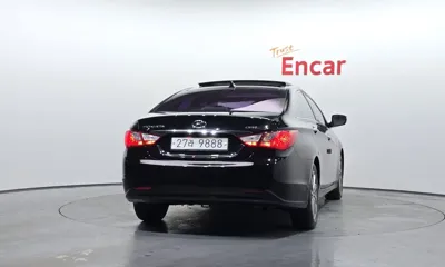 Hyundai Sonata 2013, 140023 км, за 3245.03 USD