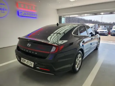 Hyundai Sonata 2020, 68000 км, за 11171.35 USD