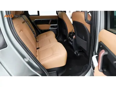 Land Rover Defender 2023, 35000 км, за 82083.34 USD - фото 8