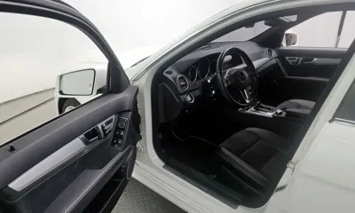 Mercedes-Benz C-Class 2014, 72783 км, за 7892.66 USD - фото 11