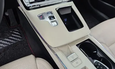 Hyundai Grandeur 2022, 62423 км, за 16083.86 USD - фото 9